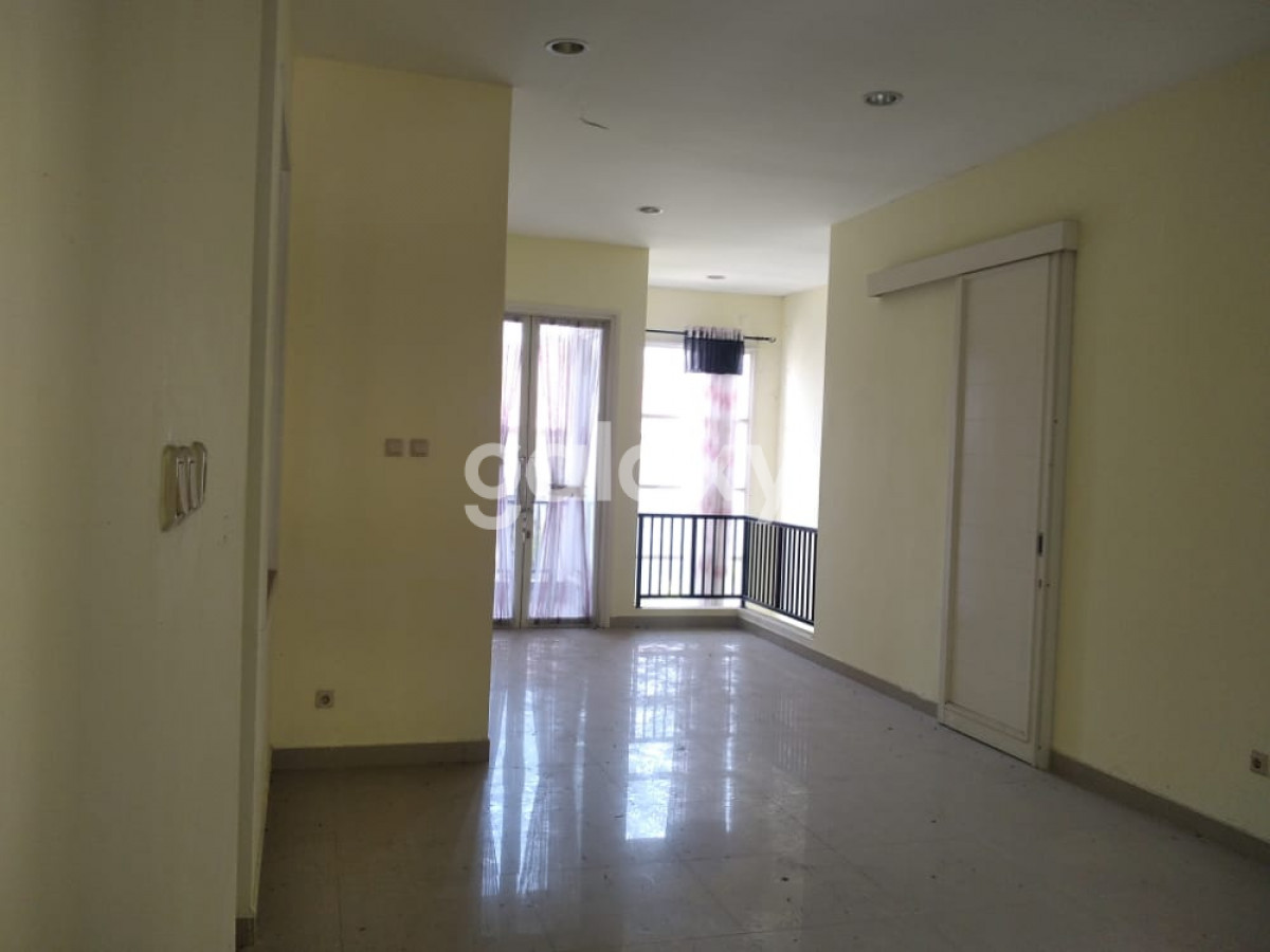 Dijual Rumah di jl. Green Royal , candigolf