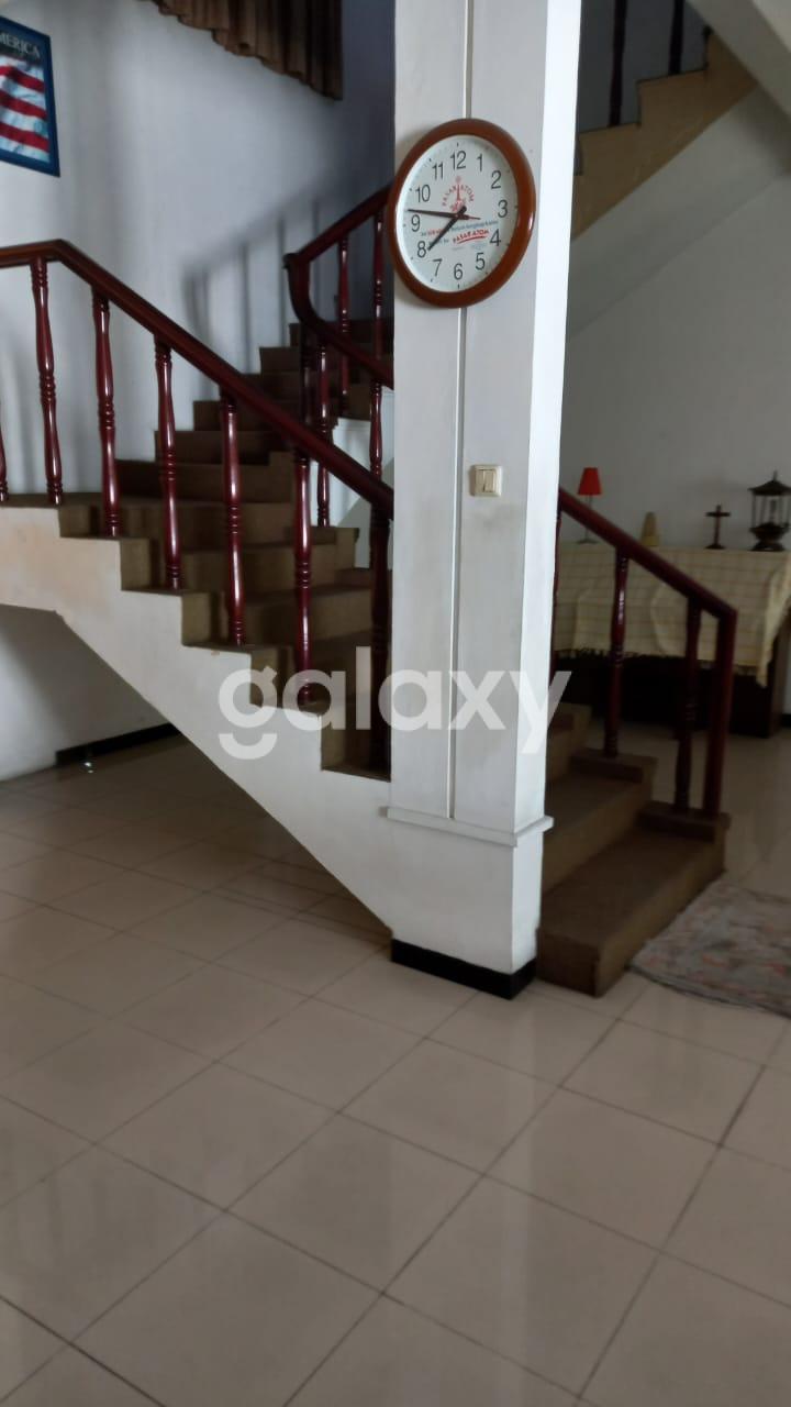 Rumah 2 Lantai Semi Furnish Dharmahusada Indah Timur