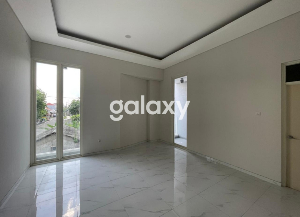 JUAL RUMAH BARU MODERN MINIMALIS 2  LANTAI HOOK MANYAR TIRTOYOSO