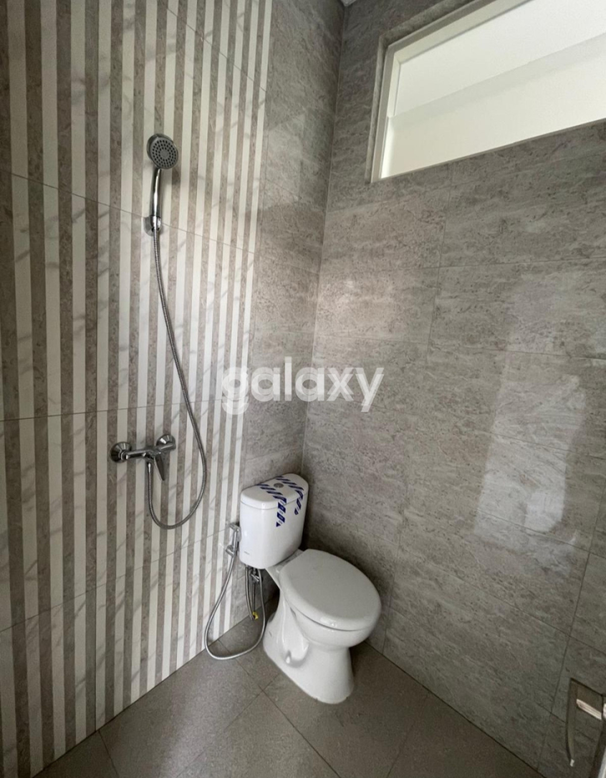 JUAL RUMAH BARU MODERN MINIMALIS 2  LANTAI HOOK MANYAR TIRTOYOSO