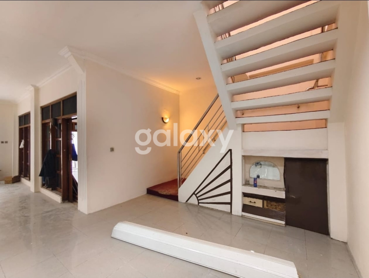RUMAH SIAP HUNI FURNISHED JL GARUDA PERUMAHAN WARU INDAH DEKAT EXIT TOL RUNGKUT,BANDARA