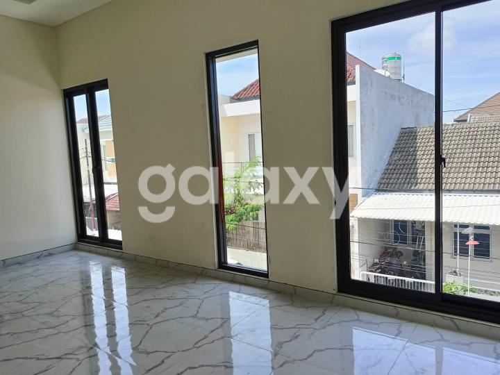 Rumah Baru Modern Minimalis di Mulyosari Lokasi strategis