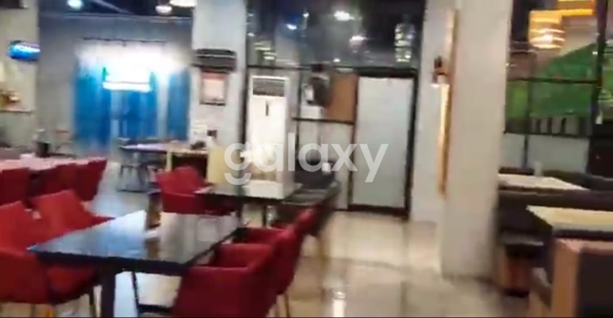 Tempat usaha Prospektif Resto, Cafe & Bengkel ... di Pusat kota Semarang, Gajah Mungkur , parkiran luas
