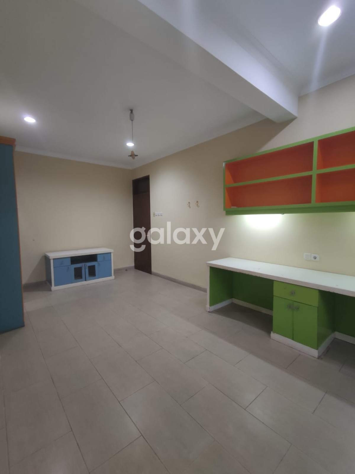 Rumah Taman Ratu Indah Jakarta Barat Hadap Barat Kondisi Rumah Baru di Renovasi