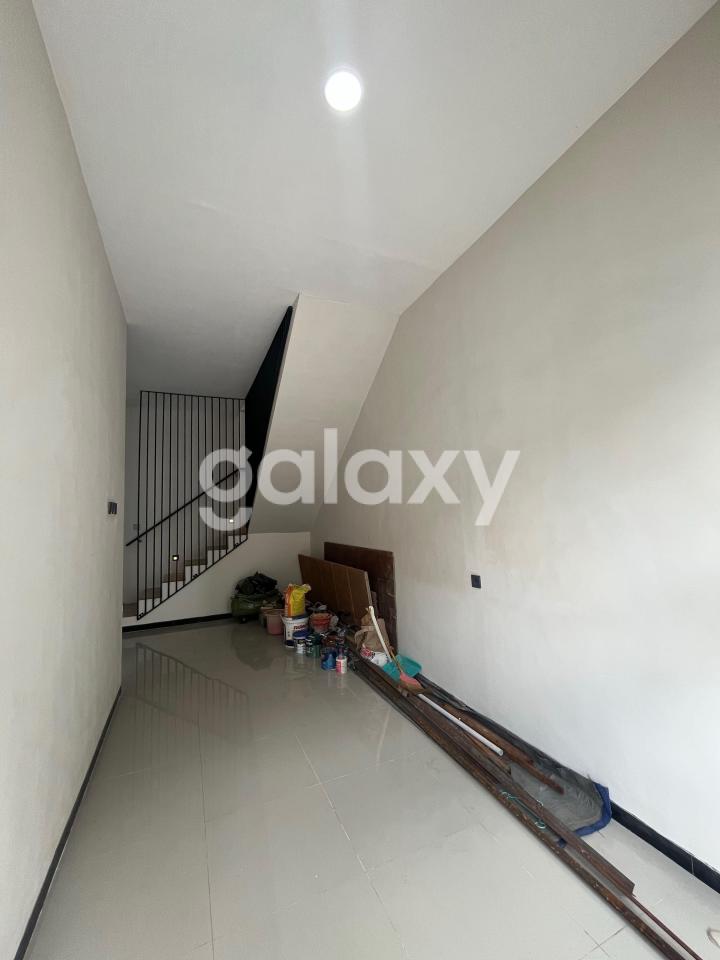 Rumah Darmo Indah Timur 2 Lantai Hadap Barat